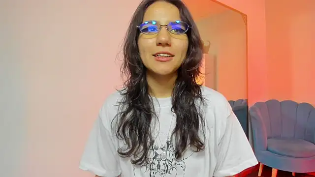 HollyPeach online show from March 2026 05:47:02 PM