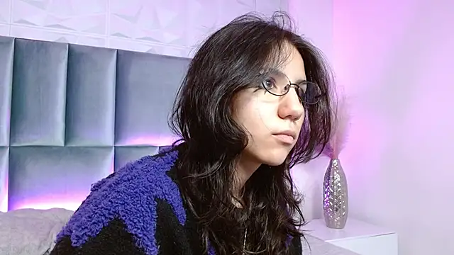 HollyPeach online show from May 2026 06:21:02 PM