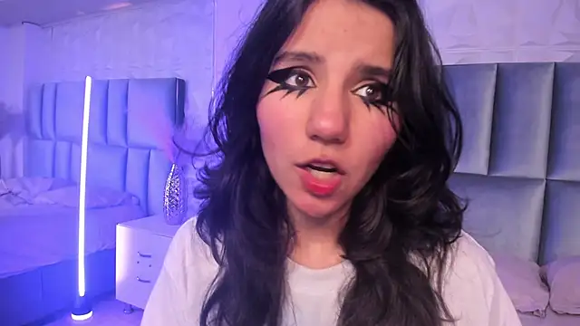 HollyPeach online show from February 2026 07:25:01 PM