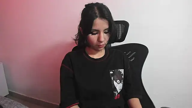 HollyPeach online show from October 2025 12:39:02 PM