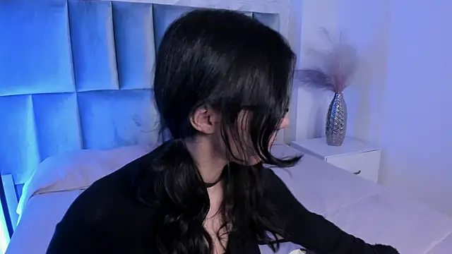 HollyPeach online show from May 2026 07:51:02 PM