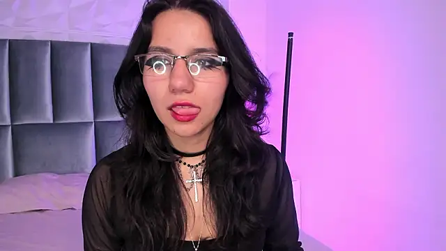 HollyPeach online show from February 2026 07:34:01 PM