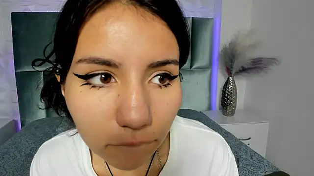 HollyPeach online show from November 2025 07:47:02 PM