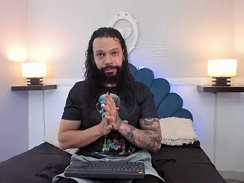 AlukardBig online show from November 2025 01:03:02 PM