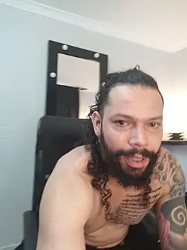 AlukardBig online show from November 2025 01:14:01 PM