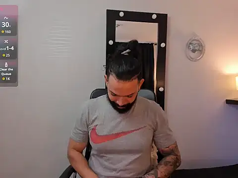 AlukardBig online show from November 2025 12:38:02 PM