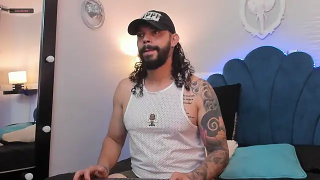 AlukardBig online show from December 2025 01:32:02 PM