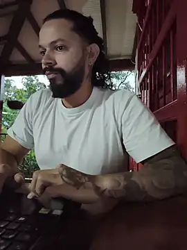 AlukardBig online show from April 2026 11:06:01 PM