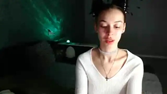 Daphne Darkthorn online show from November 2025 08:20:01 PM