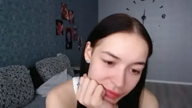 Daphne Darkthorn online show from November 2025 12:30:01 PM