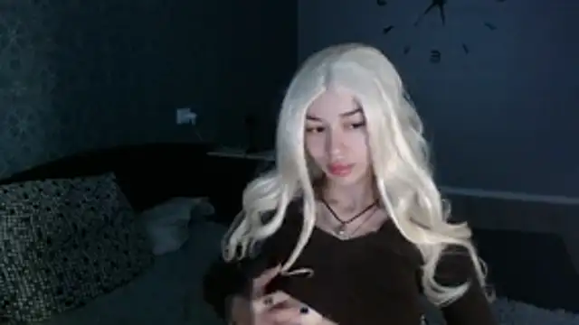 Daphne Darkthorn online show from November 2025 05:19:02 AM