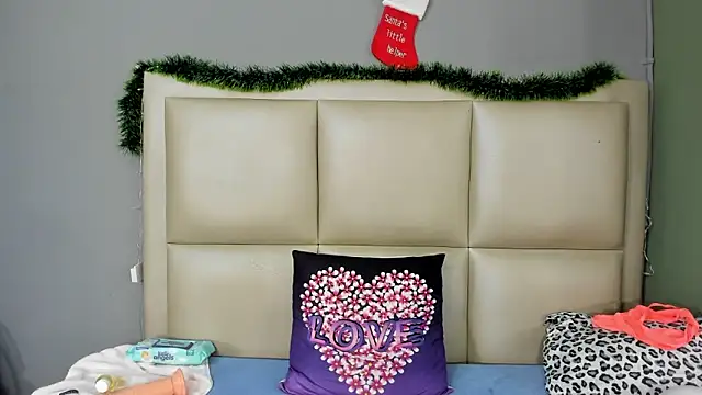 honey  hott online show from December 2025 08:04:02 PM