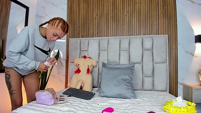 Sassha ferrer online show from December 2025 07:55:02 PM