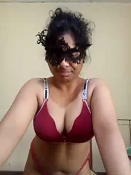 Expose Queen online show from March 2026 07:52:02 AM