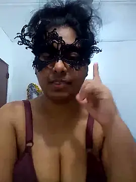 Expose Queen online show from May 2026 05:50:01 PM