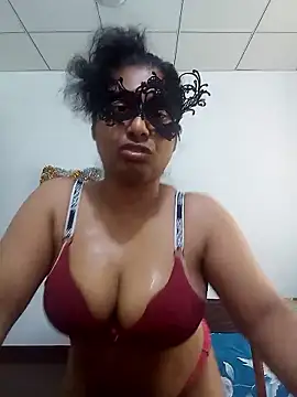 Expose Queen online show from April 2026 05:47:01 AM