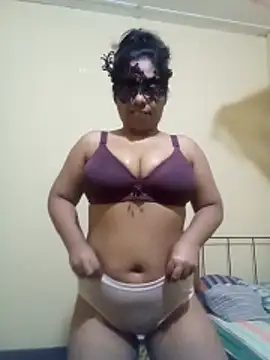 Expose Queen online show from December 2025 05:44:01 PM