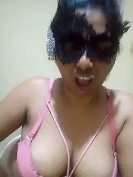 Expose Queen online show from February 2026 06:03:01 PM