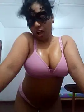 Snapshot of Expose_Queen chatting on June 2026 05:54:01 PM Expose Queen online show from June 2026 05:54:01 PM