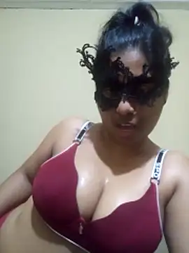 Expose Queen online show from March 2026 04:47:02 PM