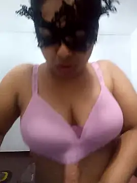 Snapshot of Expose_Queen chatting on June 2026 05:52:01 PM Expose Queen online show from June 2026 05:52:01 PM
