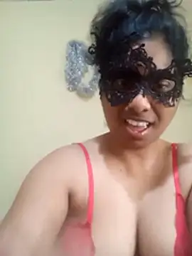 Expose Queen online show from February 2026 06:33:01 AM