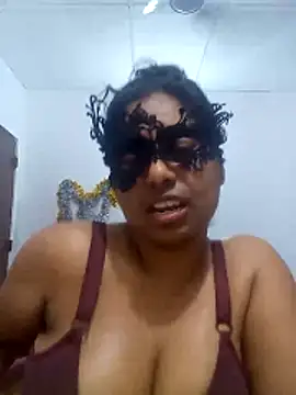 Expose Queen online show from April 2026 05:06:02 PM