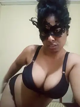 Expose Queen online show from November 2025 08:02:01 AM