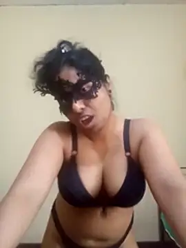 Expose Queen online show from March 2026 06:42:02 AM