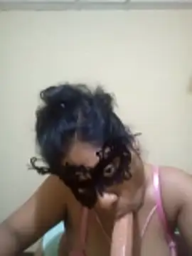 Expose Queen online show from December 2025 05:48:01 PM