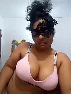Expose Queen online show from May 2026 05:00:02 PM