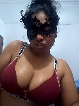 Expose Queen online show from April 2026 06:03:02 PM
