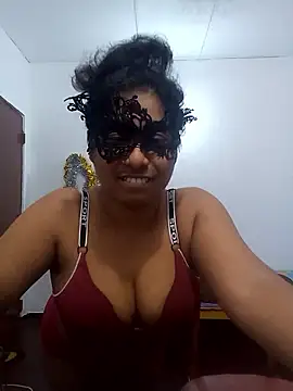 Expose Queen online show from April 2026 05:29:01 PM