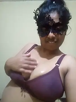 Expose Queen online show from March 2026 05:40:01 PM