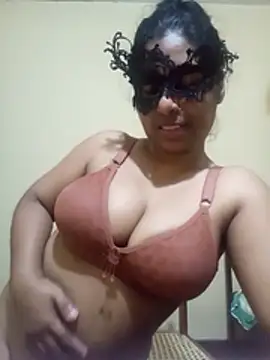 Expose Queen online show from December 2025 05:50:02 PM