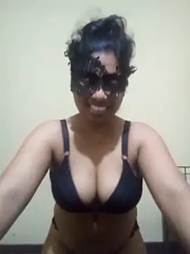 Expose Queen online show from February 2026 05:02:01 PM