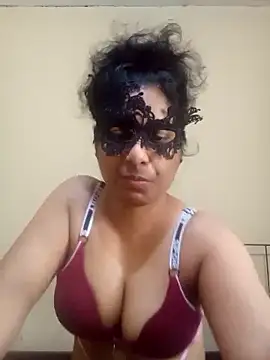 Expose Queen online show from March 2026 05:19:02 AM