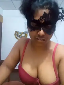 Expose Queen online show from April 2026 05:03:01 PM