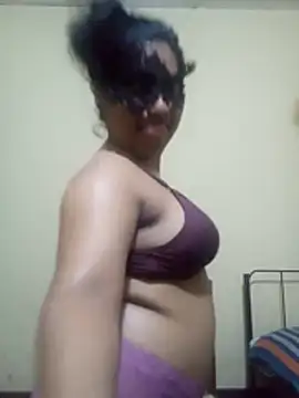 Expose Queen online show from February 2026 04:18:02 PM