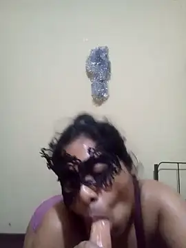 Expose Queen online show from February 2026 06:40:02 PM