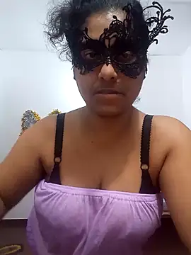 Expose Queen online show from May 2026 07:43:01 PM