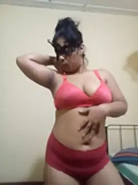 Expose Queen online show from December 2025 11:42:01 AM