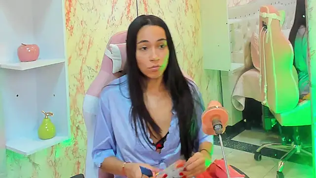 Snapshot of GabbiePrice chatting on October 2025 03:25:02 PM GabbiePrice online show from October 2025 03:25:02 PM