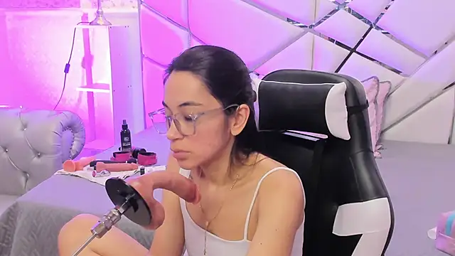 Snapshot of GabbiePrice chatting on June 2026 11:32:02 AM GabbiePrice online show from June 2026 11:32:02 AM