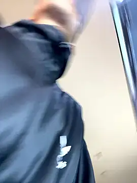 Snapshot of DerryAndIzzy chatting on January 2026 05:36:02 AM DerryAndIzzy online show from January 2026 05:36:02 AM