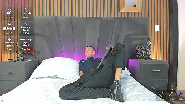 DerryAndIzzy online show from November 2025 04:17:02 AM