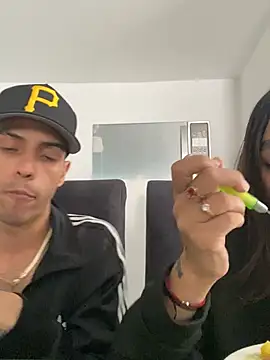 Snapshot of DerryAndIzzy chatting on January 2026 05:50:01 PM DerryAndIzzy online show from January 2026 05:50:01 PM