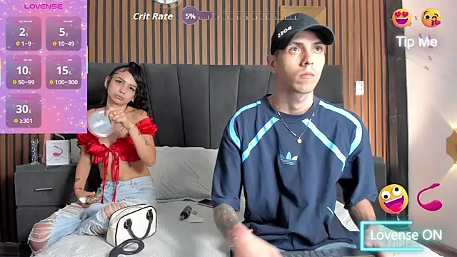 Snapshot of DerryAndIzzy chatting on October 2025 04:23:01 AM DerryAndIzzy online show from October 2025 04:23:01 AM
