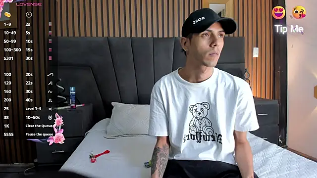 DerryAndIzzy online show from October 2025 04:02:02 AM