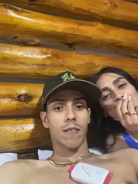 Snapshot of DerryAndIzzy chatting on January 2026 05:22:01 AM DerryAndIzzy online show from January 2026 05:22:01 AM